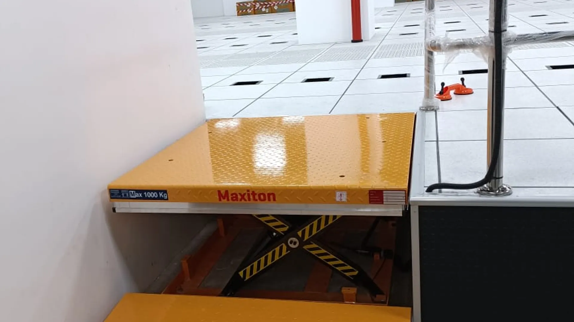 Waste Bin Lifting Platform
