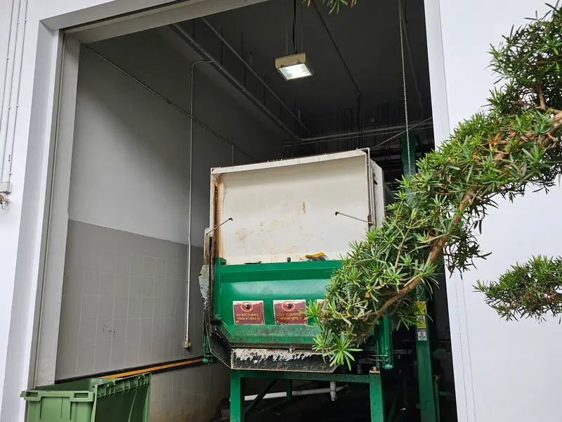 Servicing compactor equipment